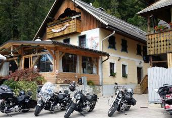 Slovenian Traditional Guest House has Balcony rooms