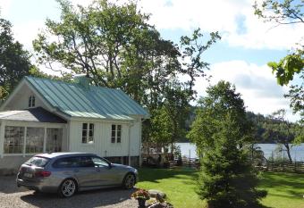 Cottage - Majviken allows 18 year olds to book a room