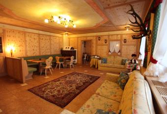 Albergo Centrale has Balcony rooms