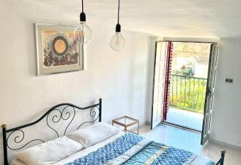 Little sweet escape has Balcony rooms