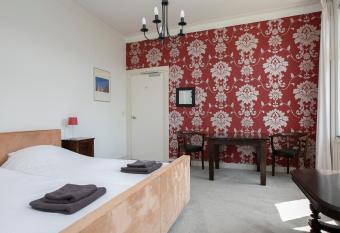 B&B Het Klooster van Dalfsen has rooms with a private hot tub