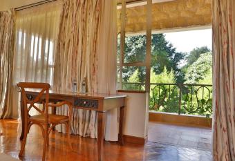 Zereniti House has Balcony rooms