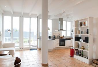 Apartment Medienhafen 46 sqm allows 18 year olds to book a room