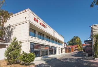 Hotel Merty has Balcony rooms