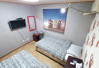 Hipzy Guesthouse allows 18 year olds to book a room