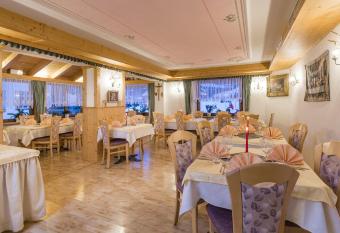 Runcac has Balcony rooms