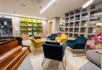 B612 has Balcony rooms