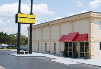 Super 8 by Wyndham Greensboro has Smoking rooms