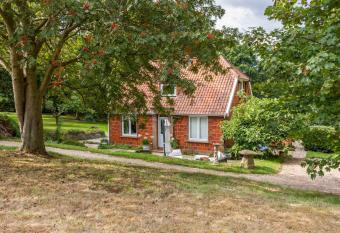 Briar Hill has Balcony rooms