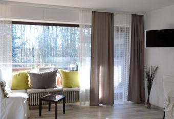 Waldpension Bielefeld has Balcony rooms