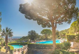Villaggio Colombo has Balcony rooms