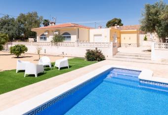 Villa Reyets 4 bed 3 bath has Balcony rooms