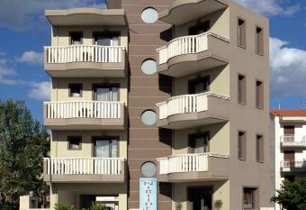 Niriides Studios and Apartments has Balcony rooms