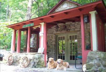 Stonecliff has Balcony rooms