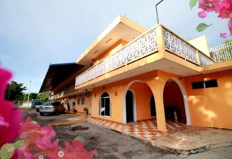 Hotel Bugambilias allows 18 year olds to book a room