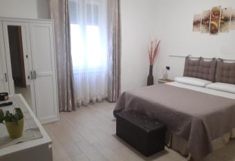 Appartamento allows 18 year olds to book a room