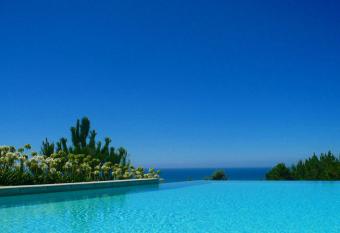 Quinta de Valverde allows 18 year olds to book a room