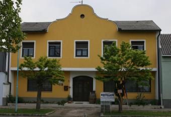 Appartement Roiss allows 18 year olds to book a room