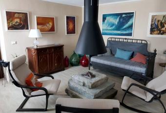 Ca d Valur has Balcony rooms