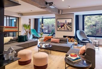 Stey-Wangfujing allows 18 year olds to book a room