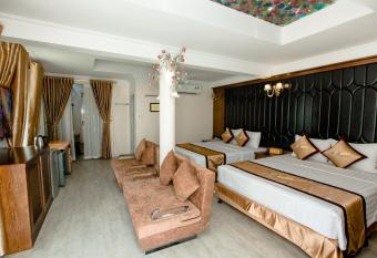 Ha Long Starlight Inn & Travel allows 18 year olds to book a room