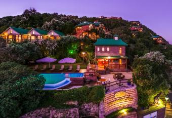 Boardwalk Lodge     B&B has Balcony rooms