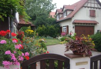 Gitehaushaltermerkwiller has Balcony rooms