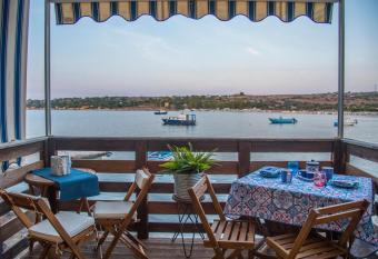 Dimora del pescatore has Balcony rooms