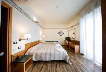 Hotel Marina Bay has Balcony rooms