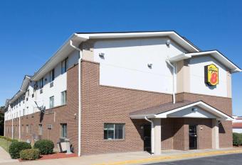 Super 8 by Wyndham Richmond Midlothian Turnpike has Smoking rooms