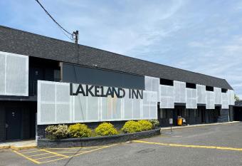 Lakeland Inn - Bohemia has Smoking rooms