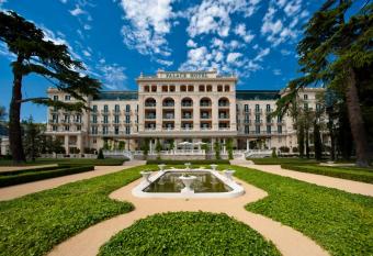 Hotel Kempinski Palace Portoro   allows 18 year olds to book a room