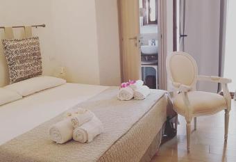 Perla Del Borgo Bed and Breakfast has Balcony rooms