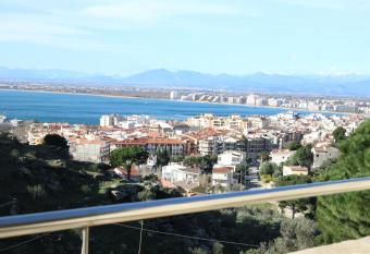 Sanne allows 18 year olds to book a room