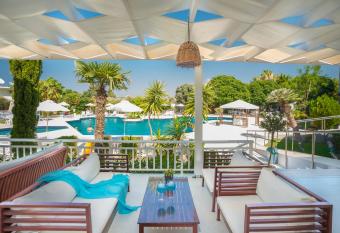 Happy Days Hotel, Adults Only has Balcony rooms