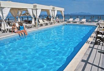 Sacallis Inn Beach Hotel has Balcony rooms