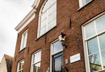 B&B  het Gripshuis  allows 18 year olds to book a room