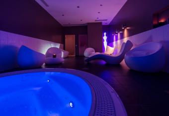 Seven Urban Suites Nantes Centre allows 18 year olds to book a room