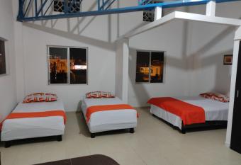 Olimpia Habitaciones Departamentos has Balcony rooms