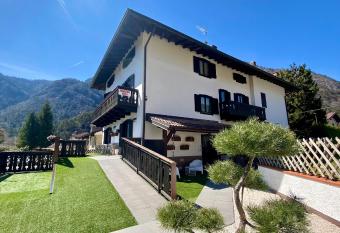 Enjoy Ledro B&B has Balcony rooms