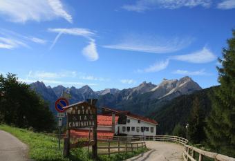 Hotel La Caminatha allows 18 year olds to book a room