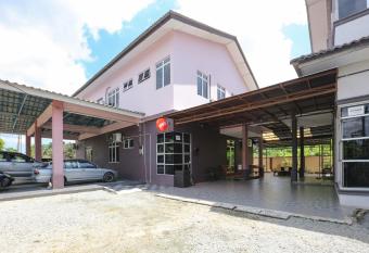 OYO 90274 Wadi Isfa Inn allows 18 year olds to book a room