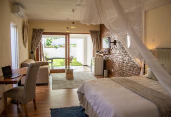 The Leslie - Bed & Breakfast allows 18 year olds to book a room