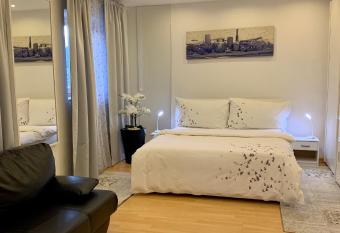 Casa Nataliya, via tampori 8 6503 Bellinzona has Balcony rooms