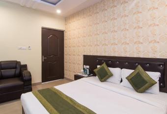 Itsy By Treebo - Coral Tree Gomti Nagar allows 18 year olds to book a room