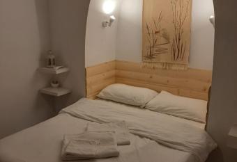 Luky13 has Smoking rooms