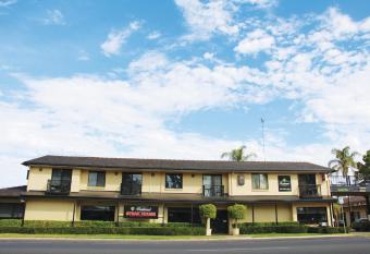 Boulevard Motor Inn allows 18 year olds to book a room