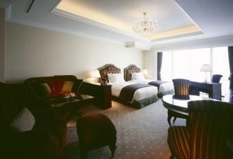 Hotel La Suite Kobe Harborland allows 18 year olds to book a room