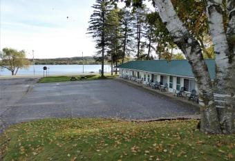 South Arm Retreats allows 18 year olds to book a room