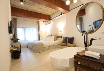 YOLO Bangkok Boutique Hotel has Smoking rooms
